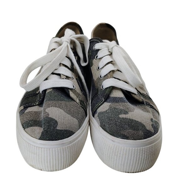 American Eagle Camouflage Platform Sneakers | Size 6 | Camo Canvas Lace-Up - Picture 2 of 6